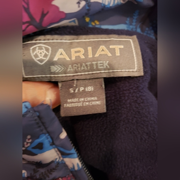 Ariat Full Zip Windbreaker Jacket Girl’s S (8) Multi Color Horses Equestrian - Picture 6 of 8